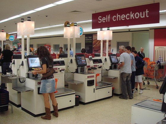 Self_checkout_using_NCR_Fastlane_machines